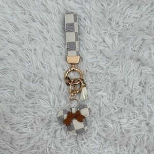 Checkered Keychain with Minnie Mouse.